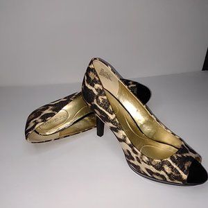 Bandolino B Flexible Supermodel Women's Gold Black Leopard Print Heel Open Toe